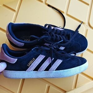 Adidas Gazelle Women's Shoes - Black and Pink